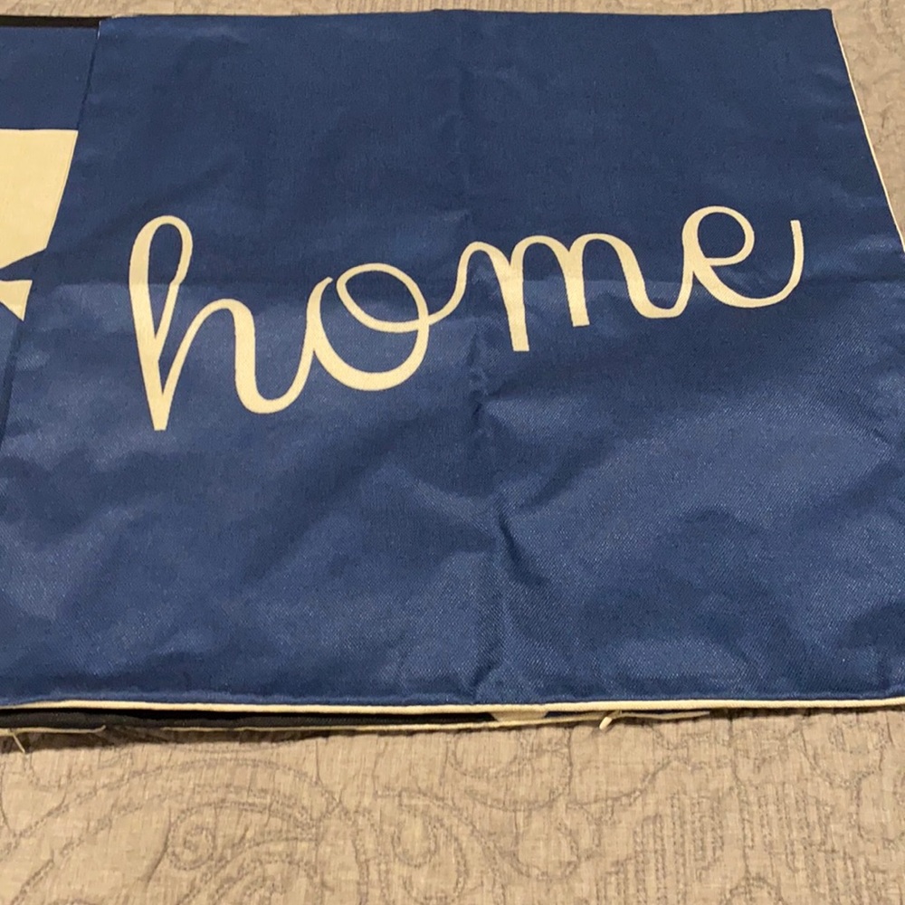 Accent Pillow Covers. - (4).  New